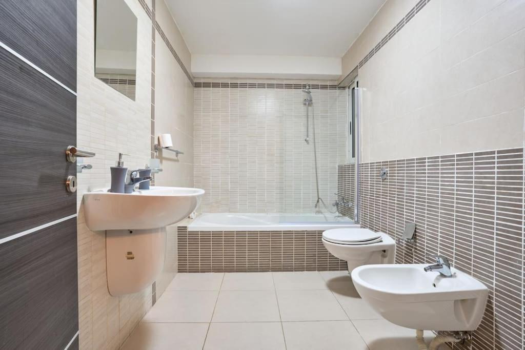 Urban Front - Walking Distance From Paceville And St George Bay Beach Is-Swieqi Exterior foto